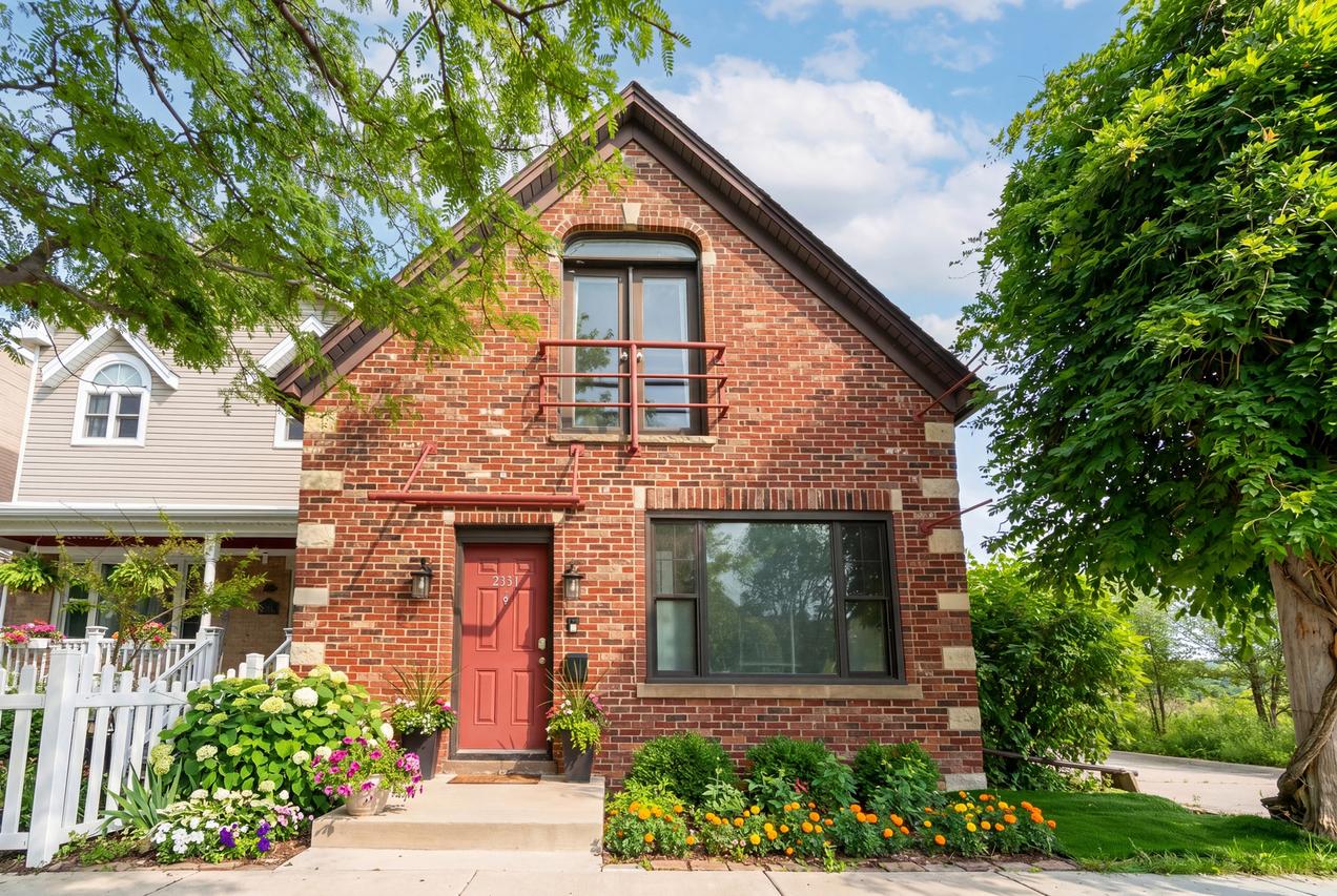2331 N Elston Ct., Chicago, IL 60614