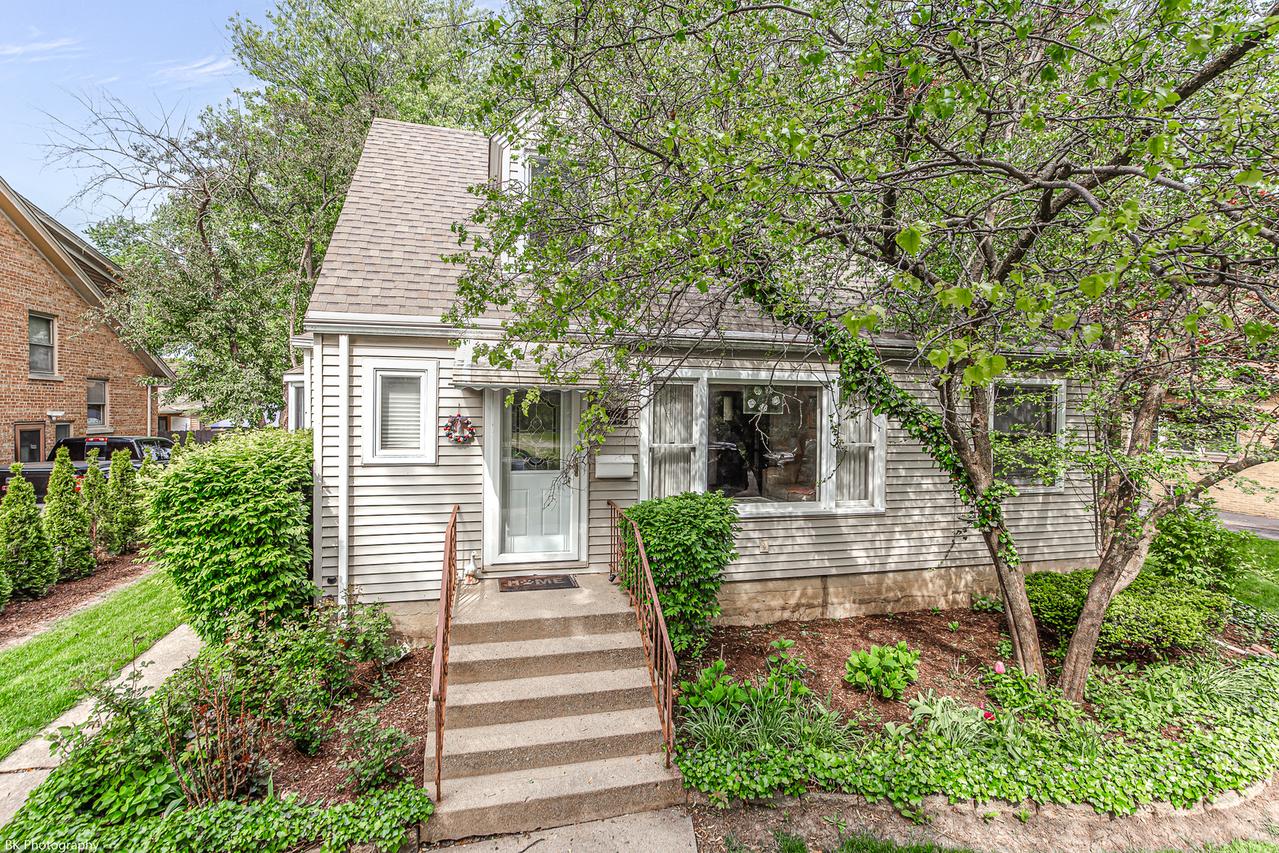 12134 Ann St., Blue Island, IL 60406