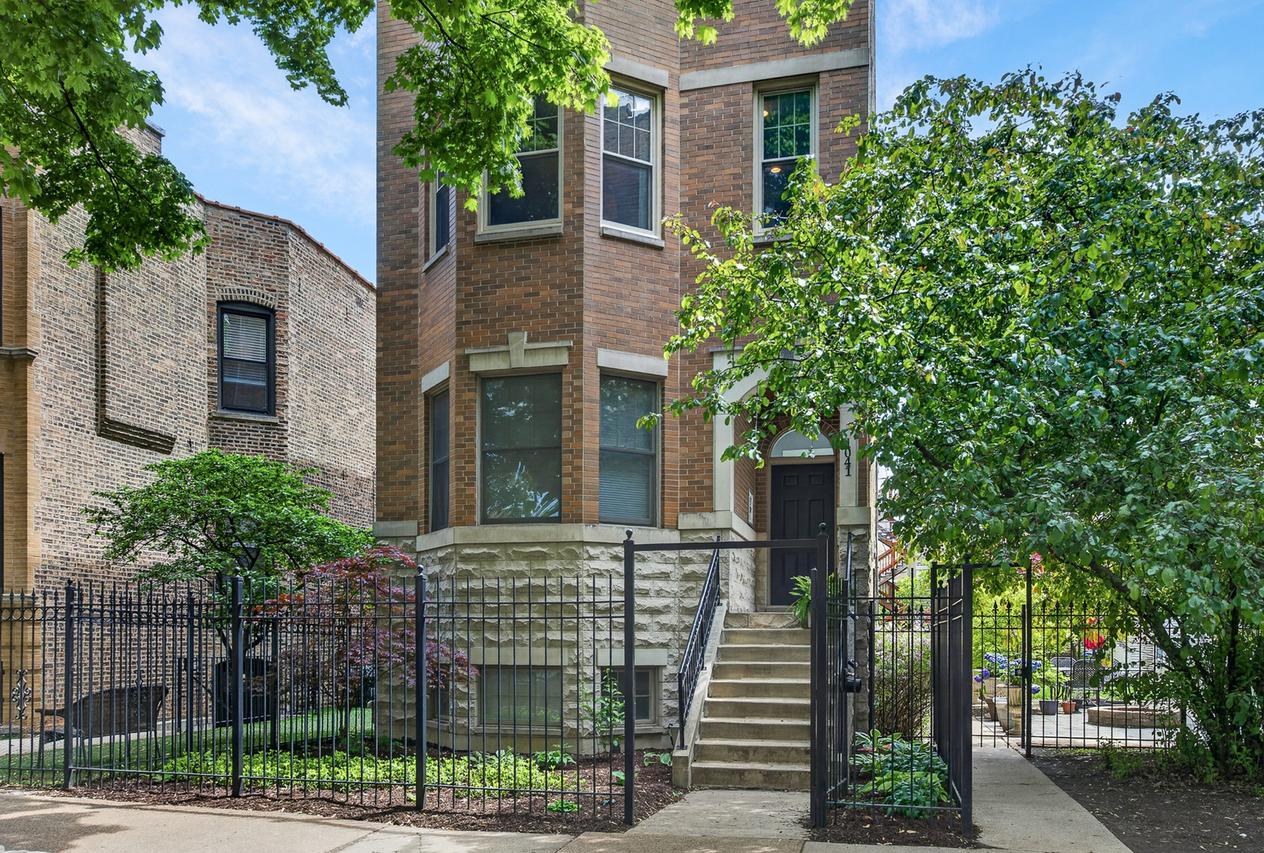 1041 N Leavitt St. #2, Chicago, IL 60622
