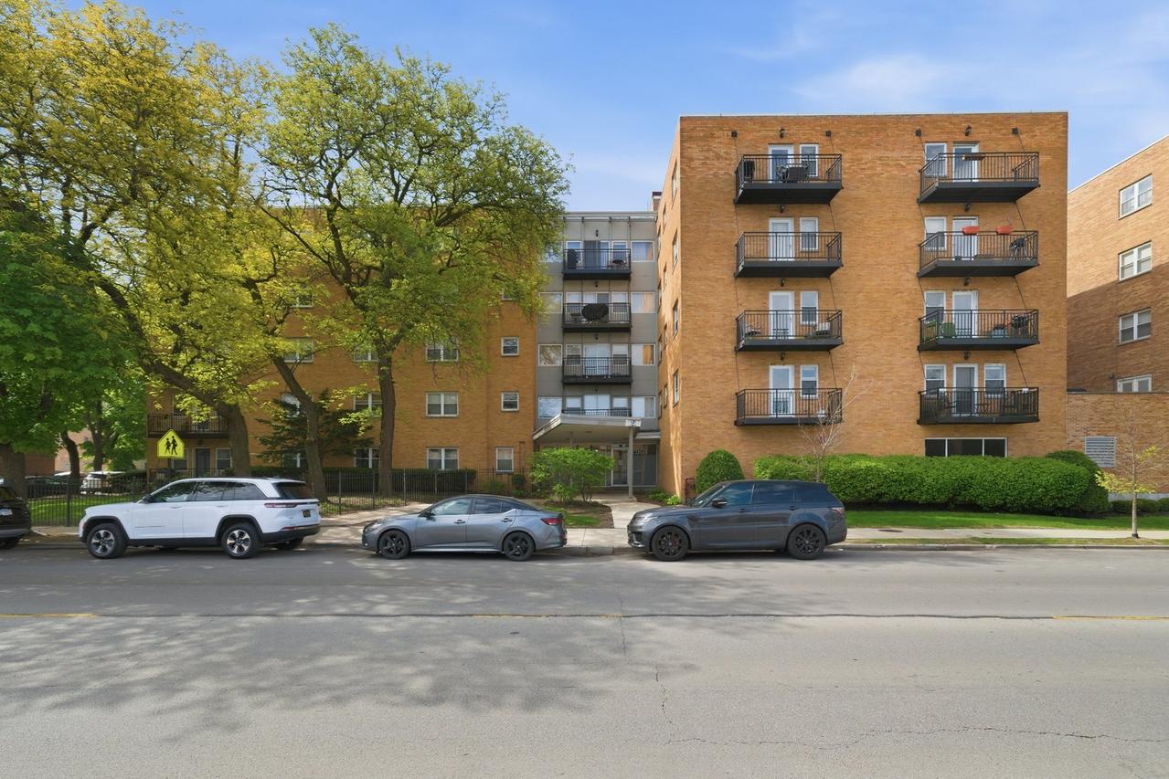2501 W Bryn Mawr Ave. #308, Chicago, IL 60659