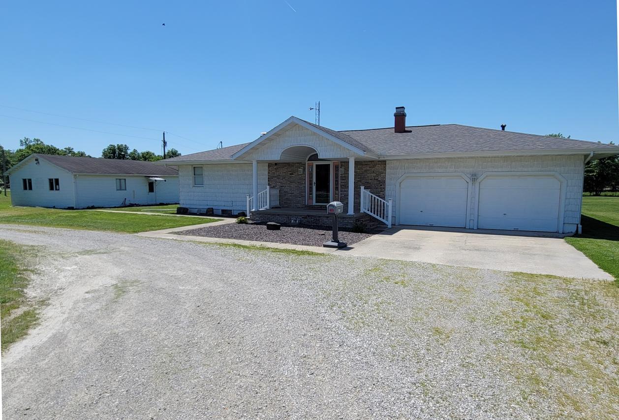 2705 S Broadway Ave., Salem, IL 62881