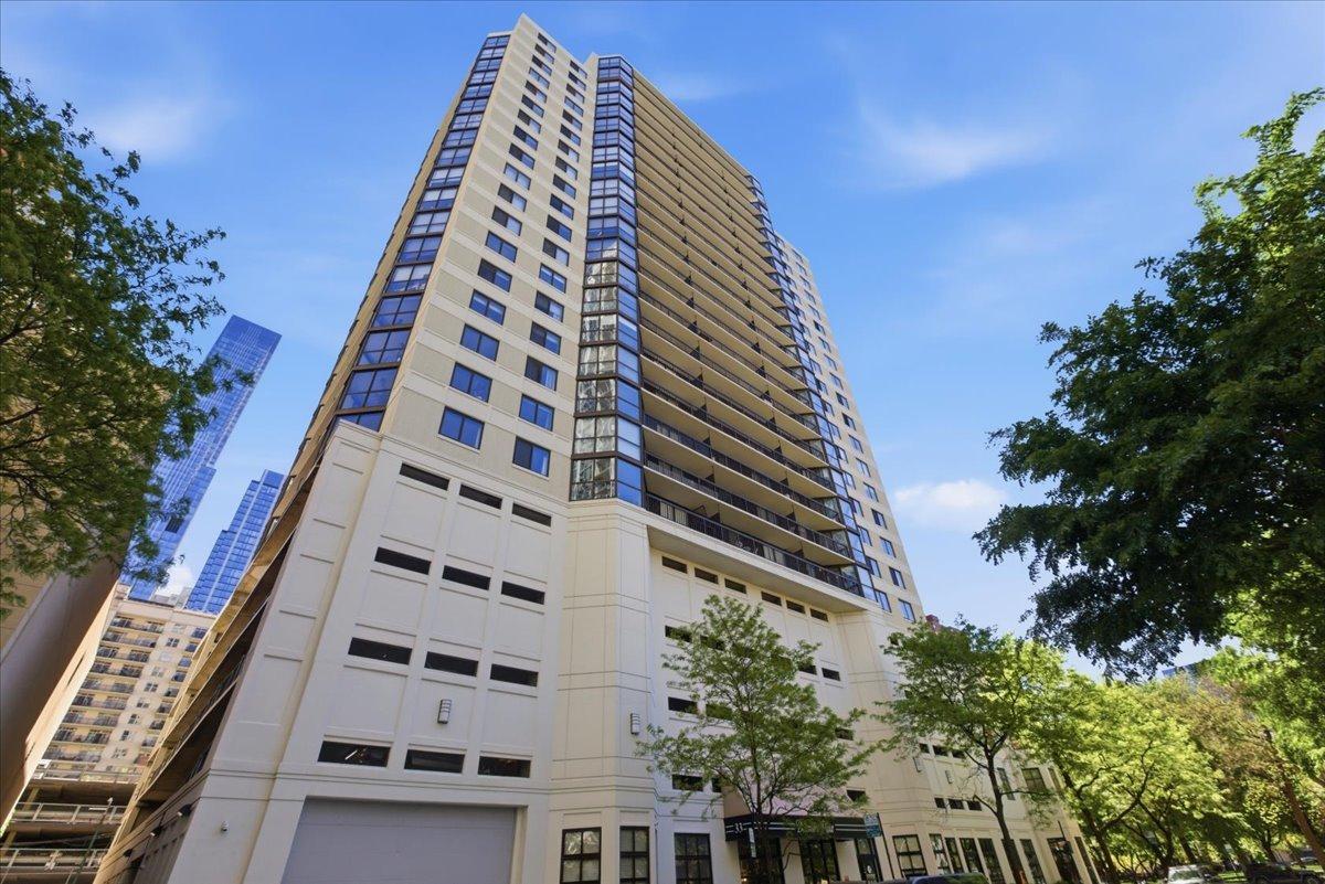 33 W Delaware Pl. #19E, Chicago, IL 60610