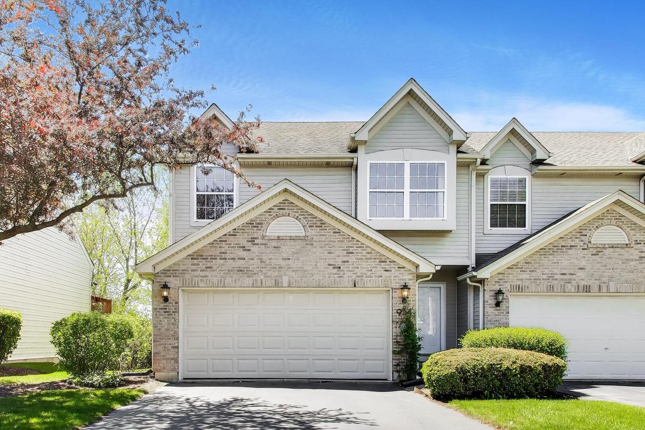 934 Viewpoint Dr., Lake In The Hills, IL 60156