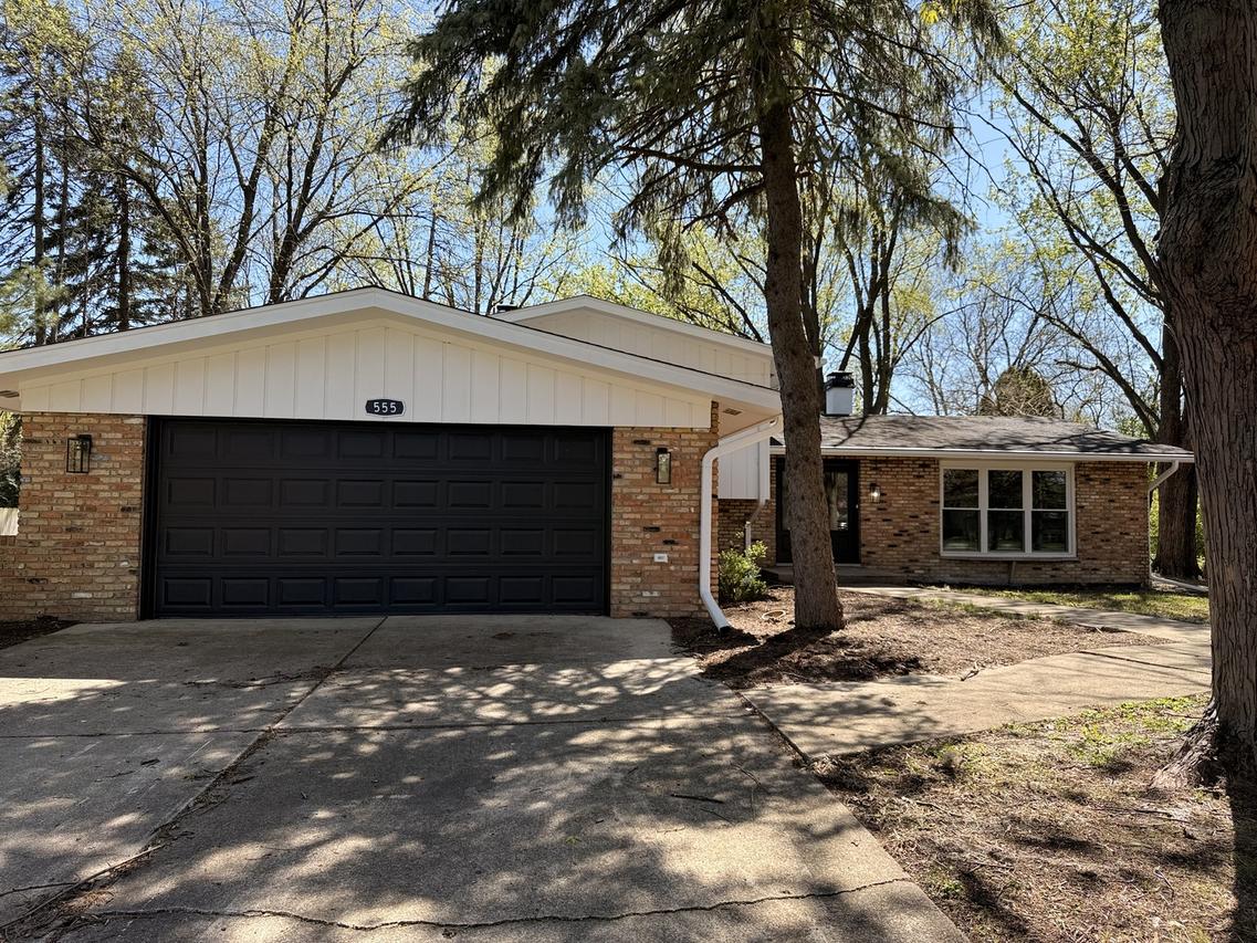 28W555 Leverenz Rd., Naperville, IL 60564
