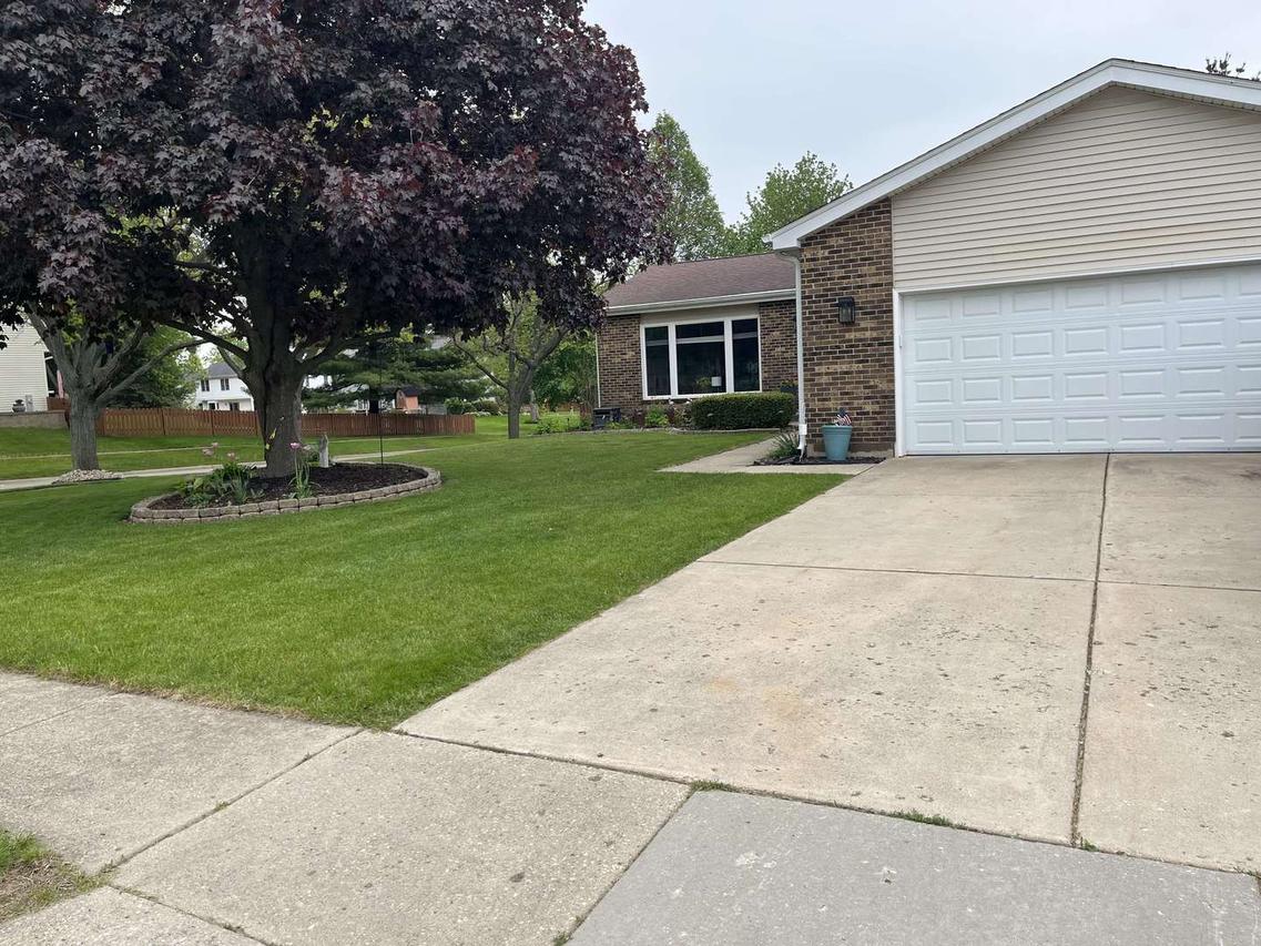 3301 W Bretons Dr., Mchenry, IL 60050