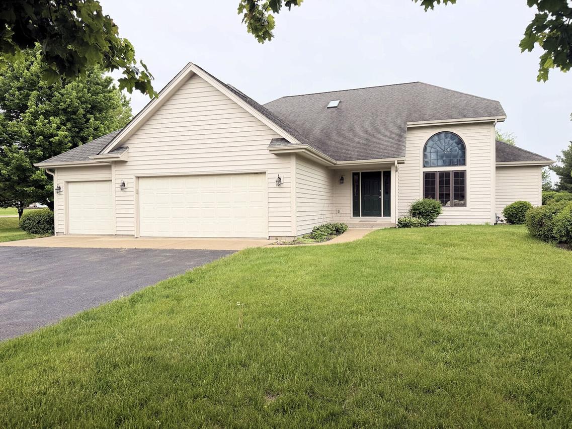 10349 E Branch Rd., Rochelle, IL 61068