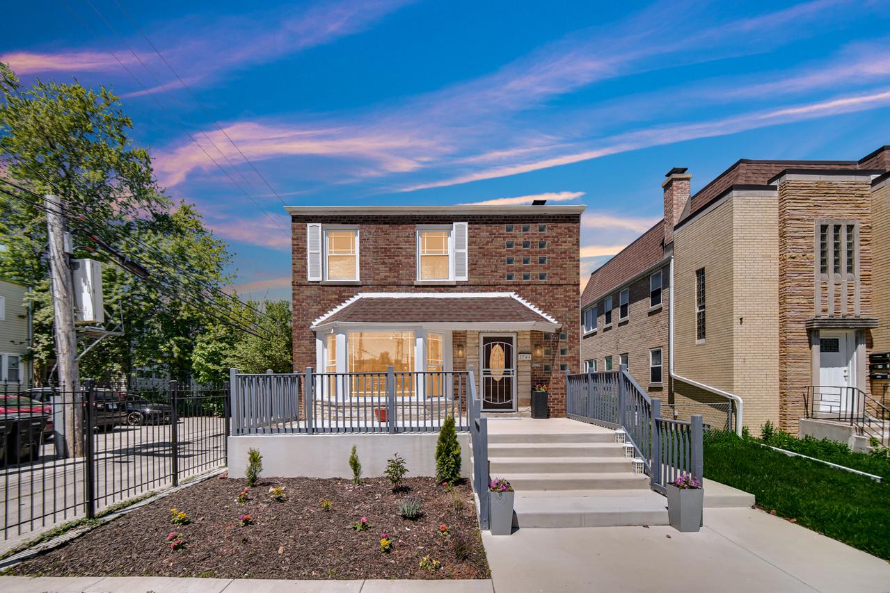 2744 W Catalpa Ave., Chicago, IL 60625