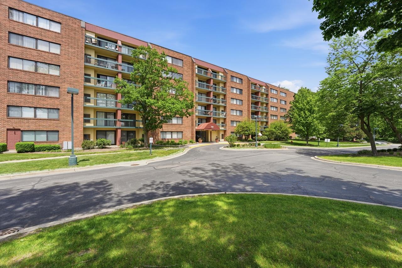 1800 Huntington Blvd. #AE607, Hoffman Estates, IL 60169