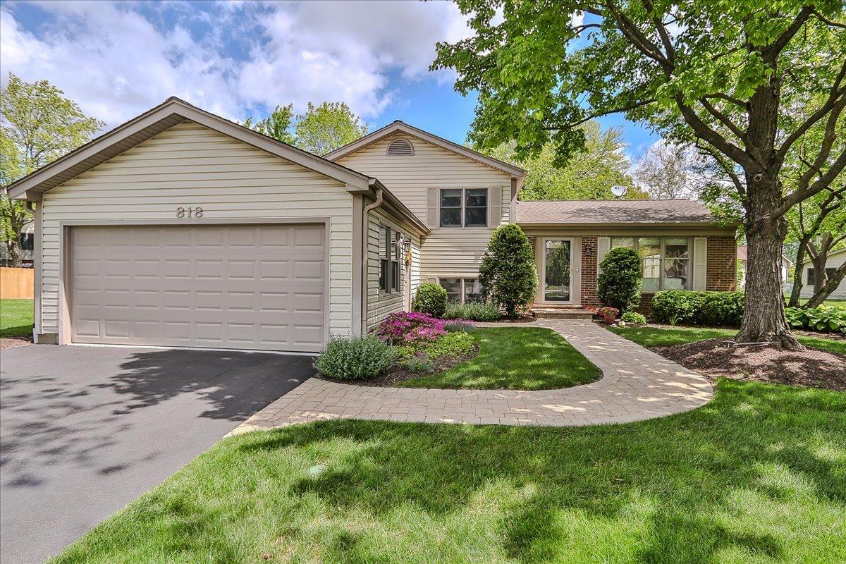 818 Indigo Ct., Lake Zurich, IL 60047