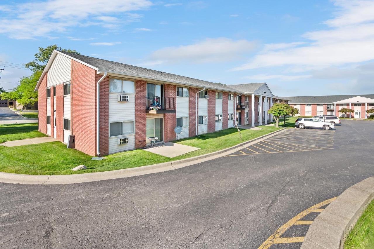 659 E Fullerton Ave. #204, Glendale Heights, IL 60139