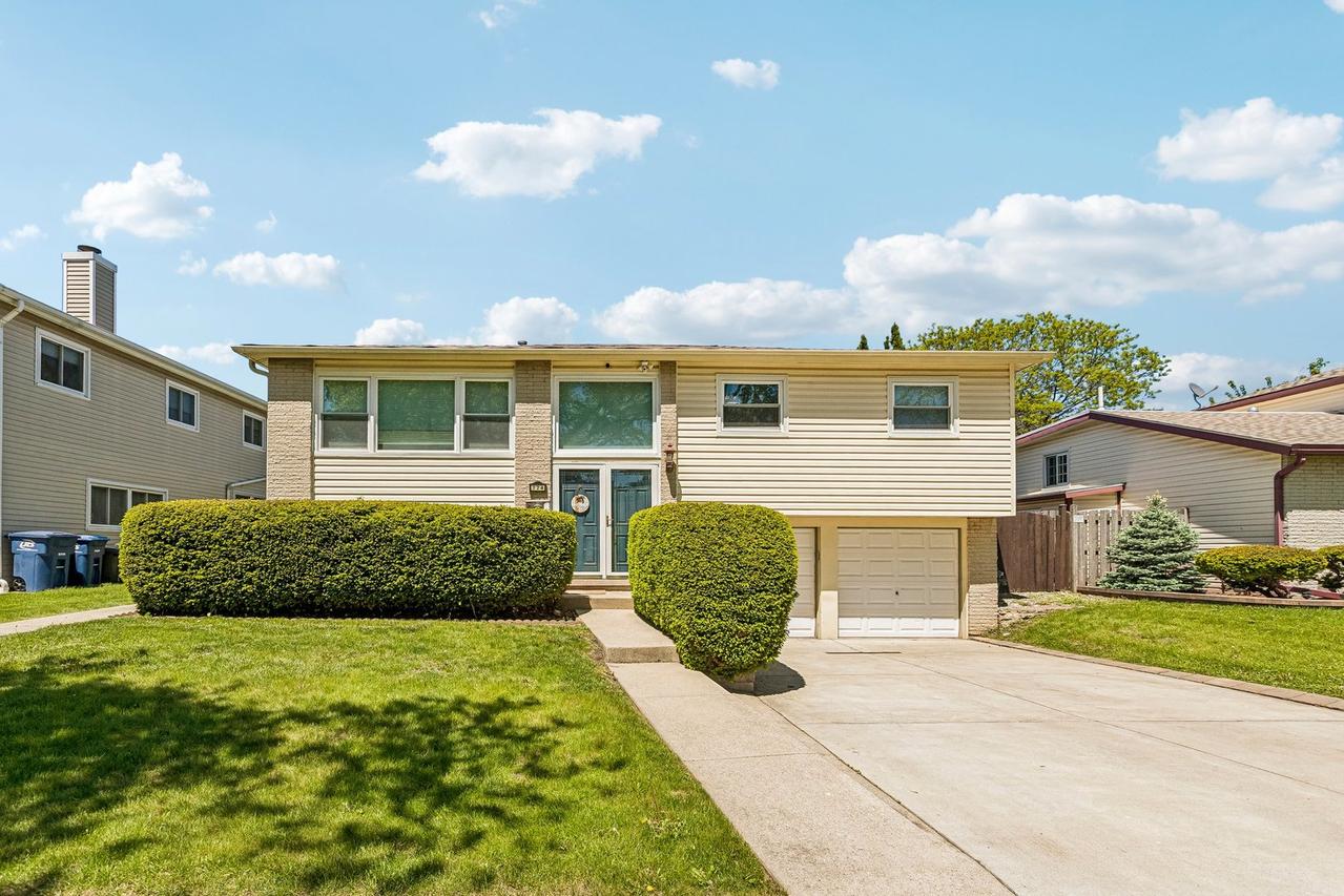 774 Polynesian Dr., Des Plaines, IL 60016