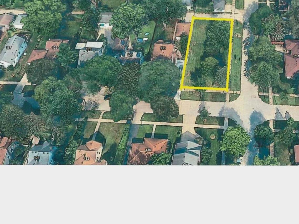 139 S Adams St., Westmont, IL 60559