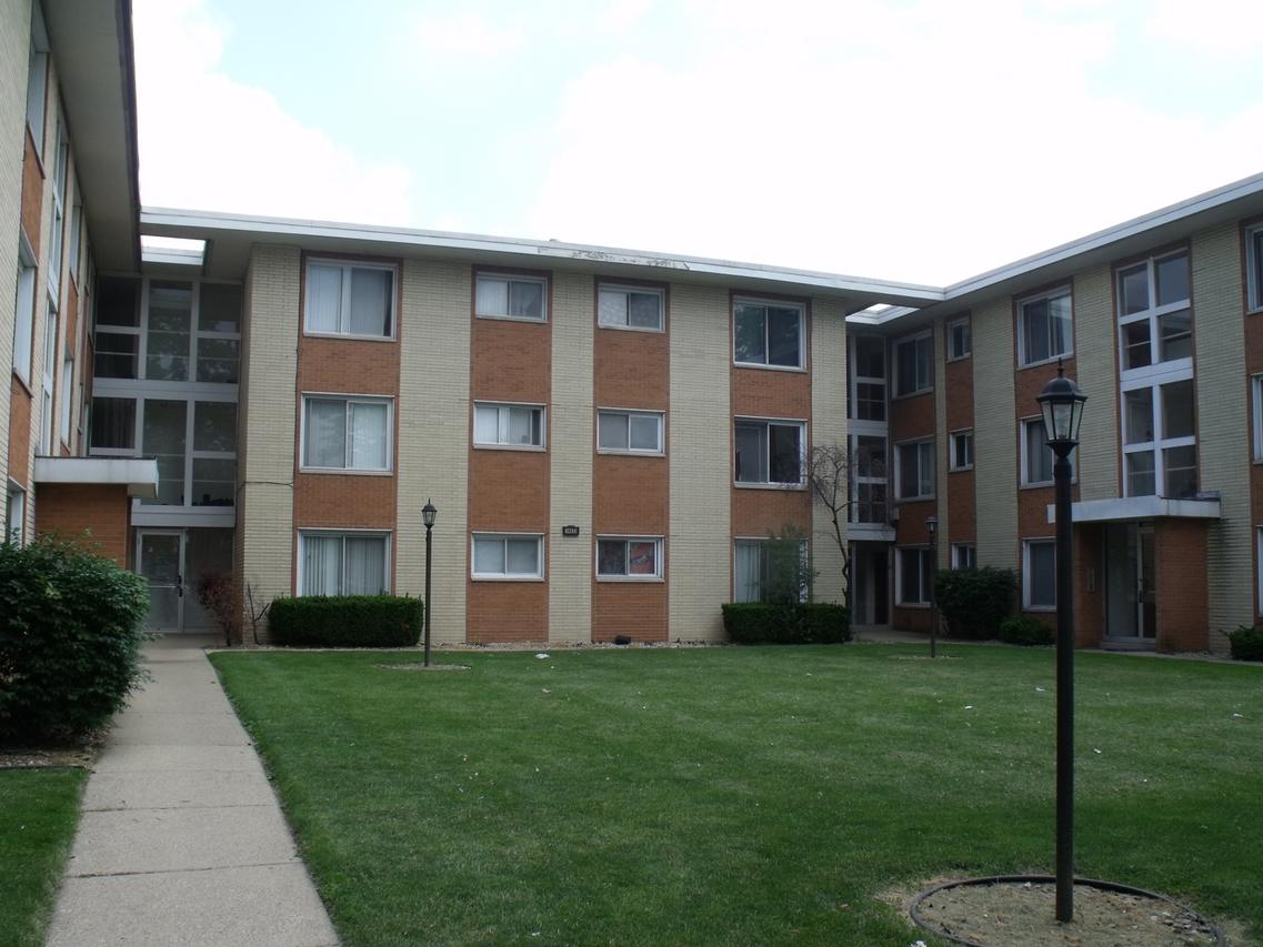 14633 Keystone Ave. #2D, Midlothian, IL 60445