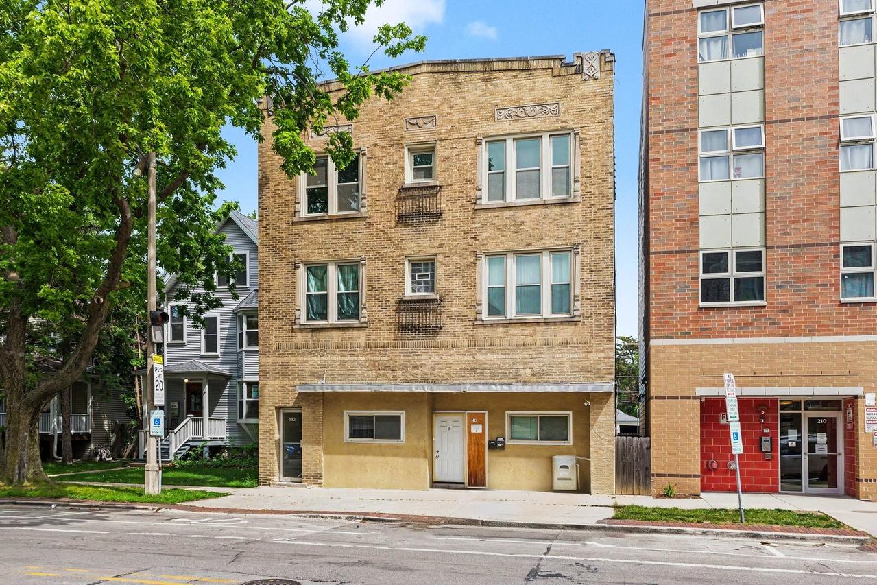 214 Chicago Ave., Oak Park, IL 60302