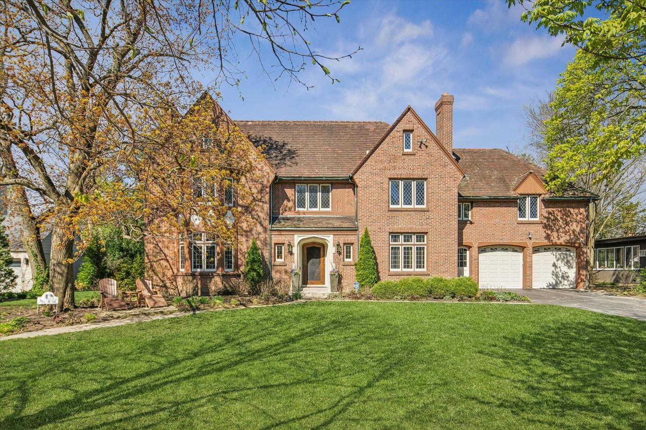1018 Eastwood Rd., Glencoe, IL 60022
