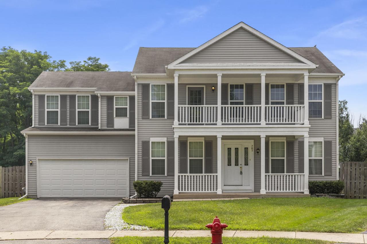 707 Hoover Dr., Oswego, IL 60543