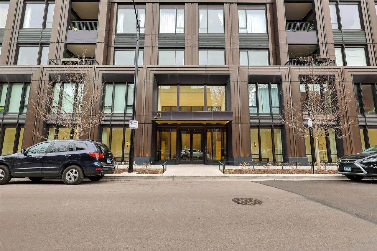 21 N May St. #501, Chicago, IL 60607