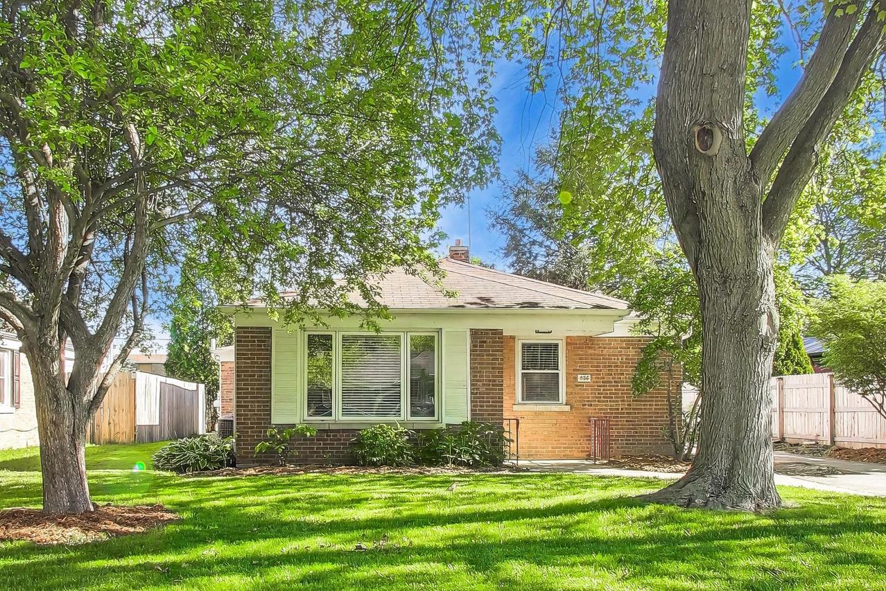 836 E Rockland Rd., Libertyville, IL 60048