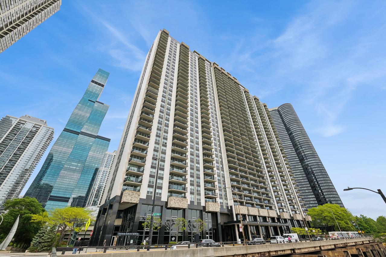 400 E Randolph St. #1710, Chicago, IL 60601