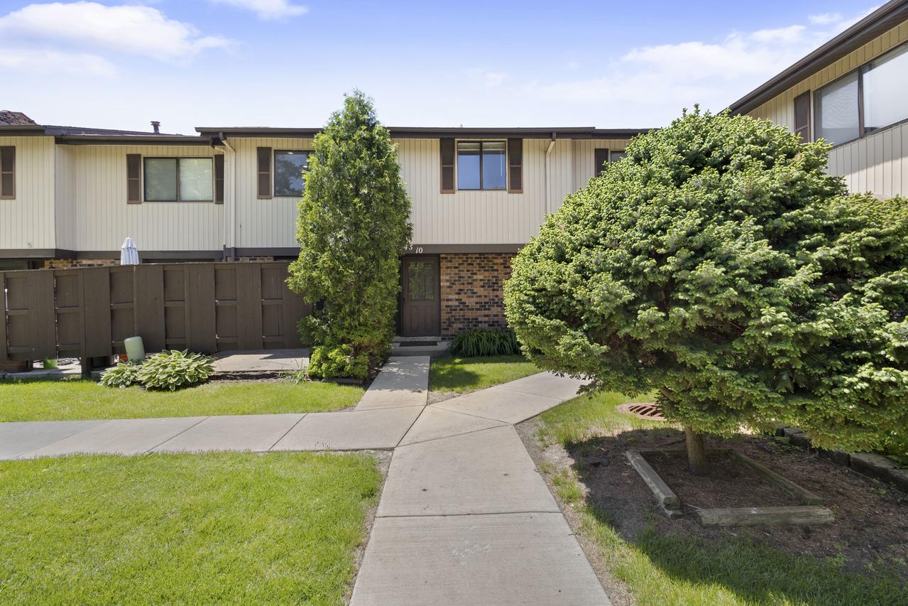 7345 Winthrop Way #10, Downers Grove, IL 60516