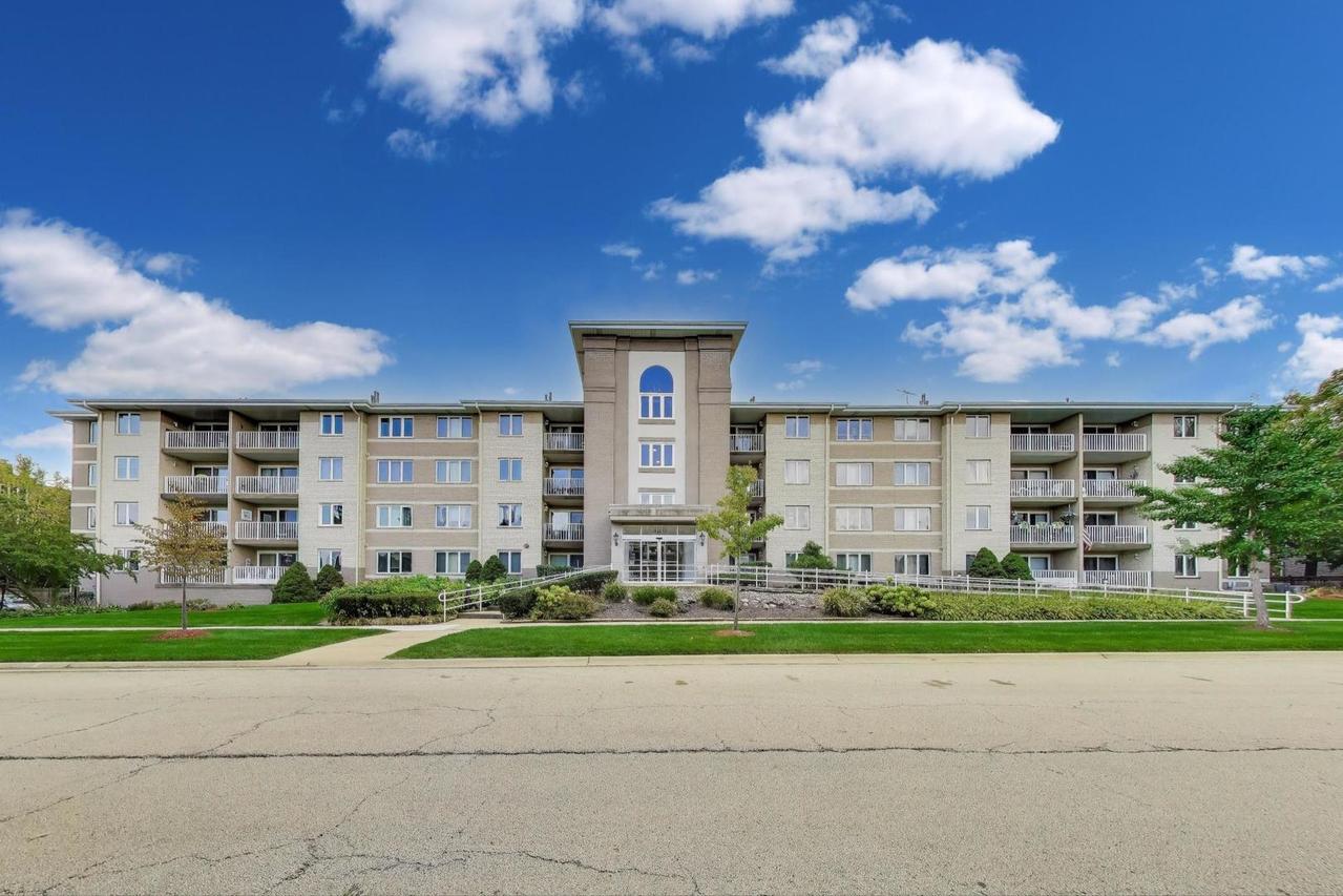 440 E Montrose Ave. #402, Wood Dale, IL 60191