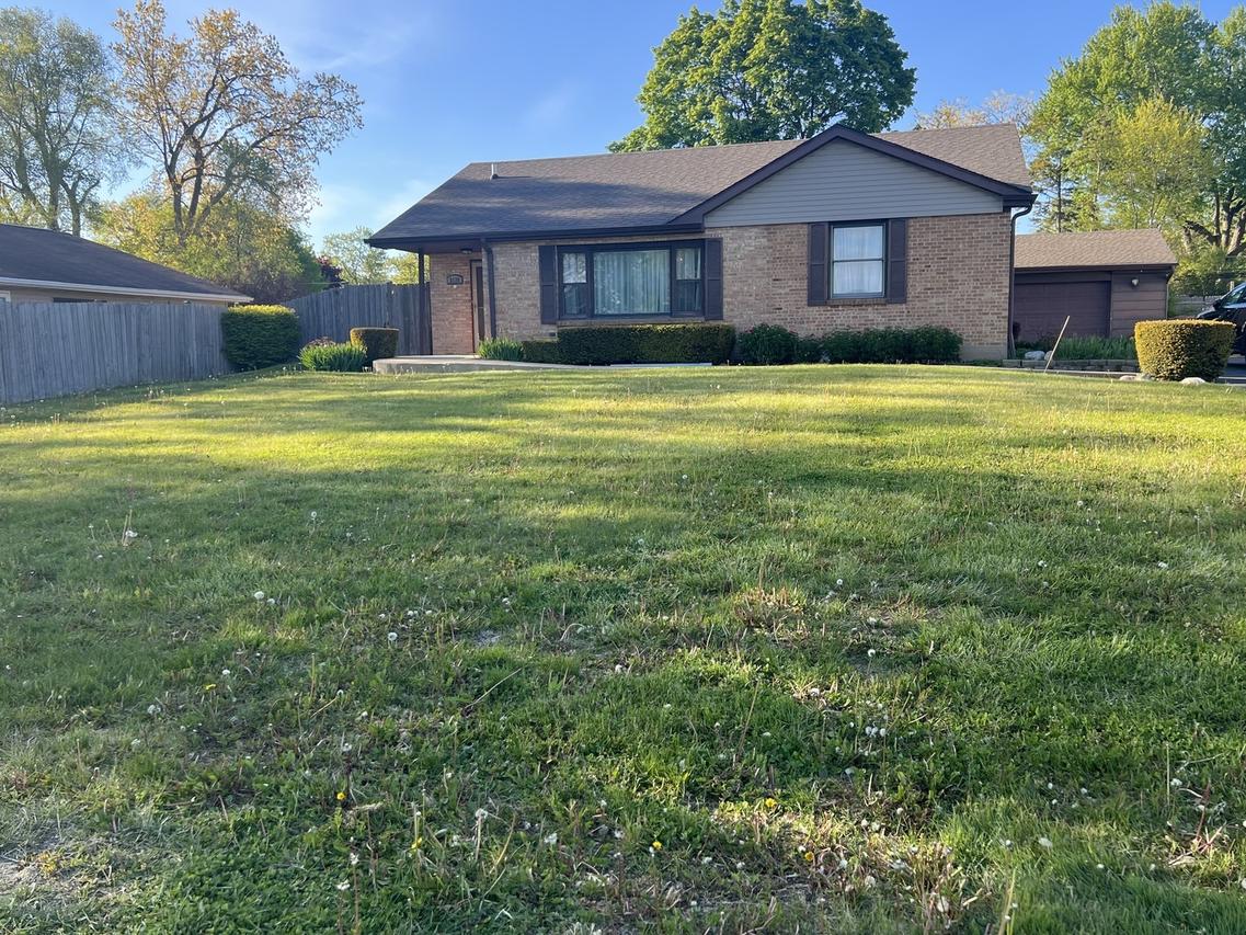 2130 Hawthorne Ln., Waukegan, IL 60087