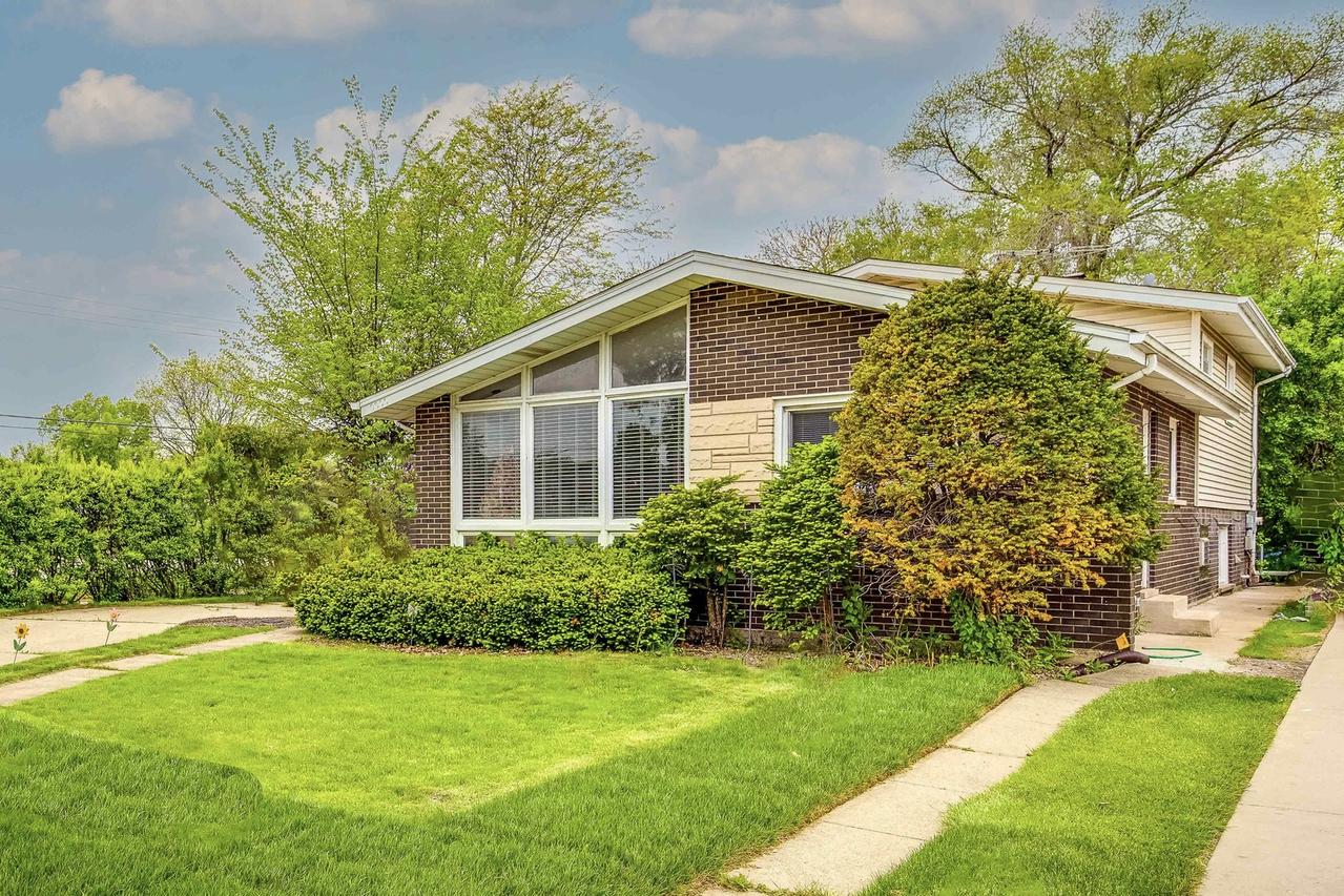 8800 Kostner Ter., Skokie, IL 60076