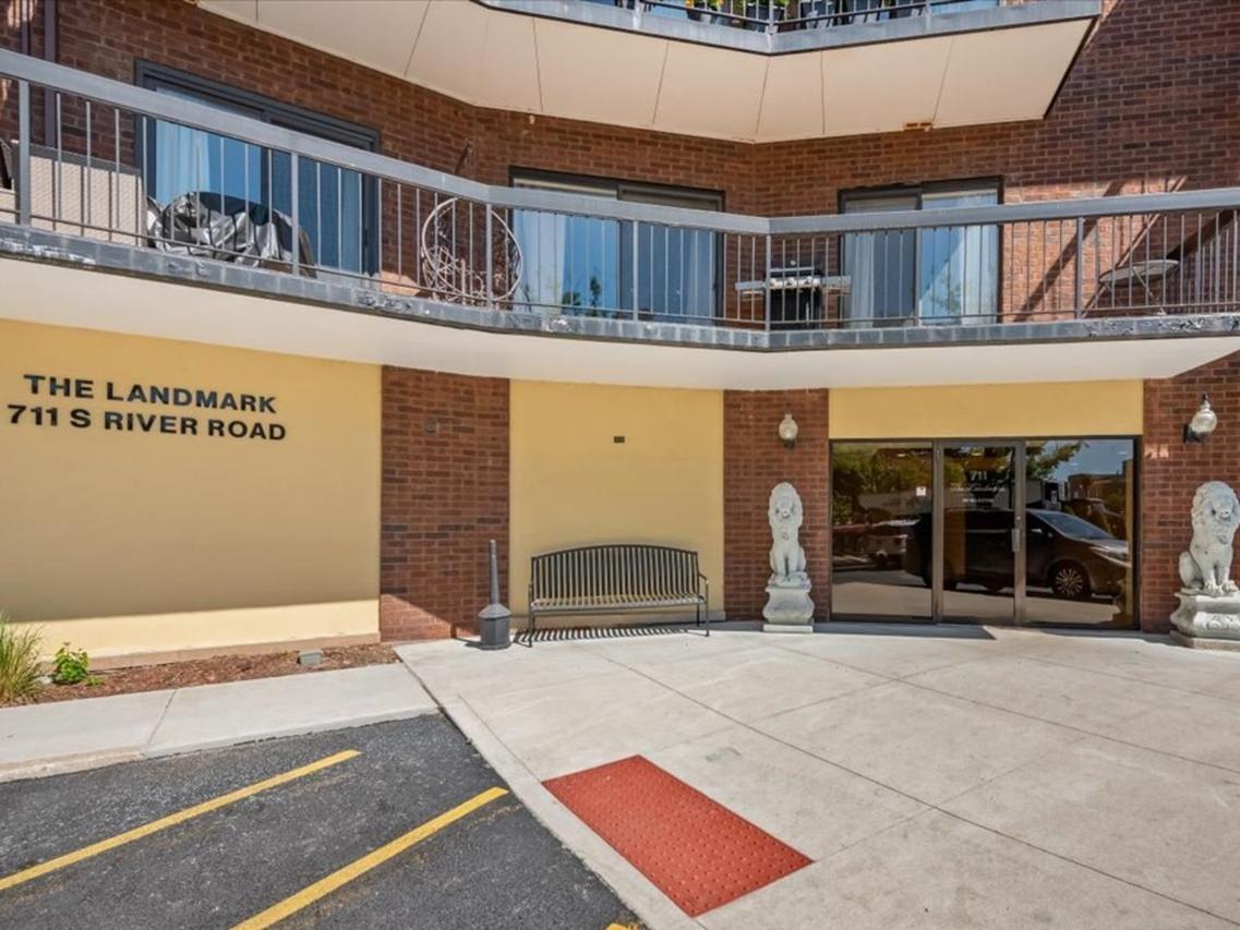 711 S River Rd. #606, Des Plaines, IL 60016
