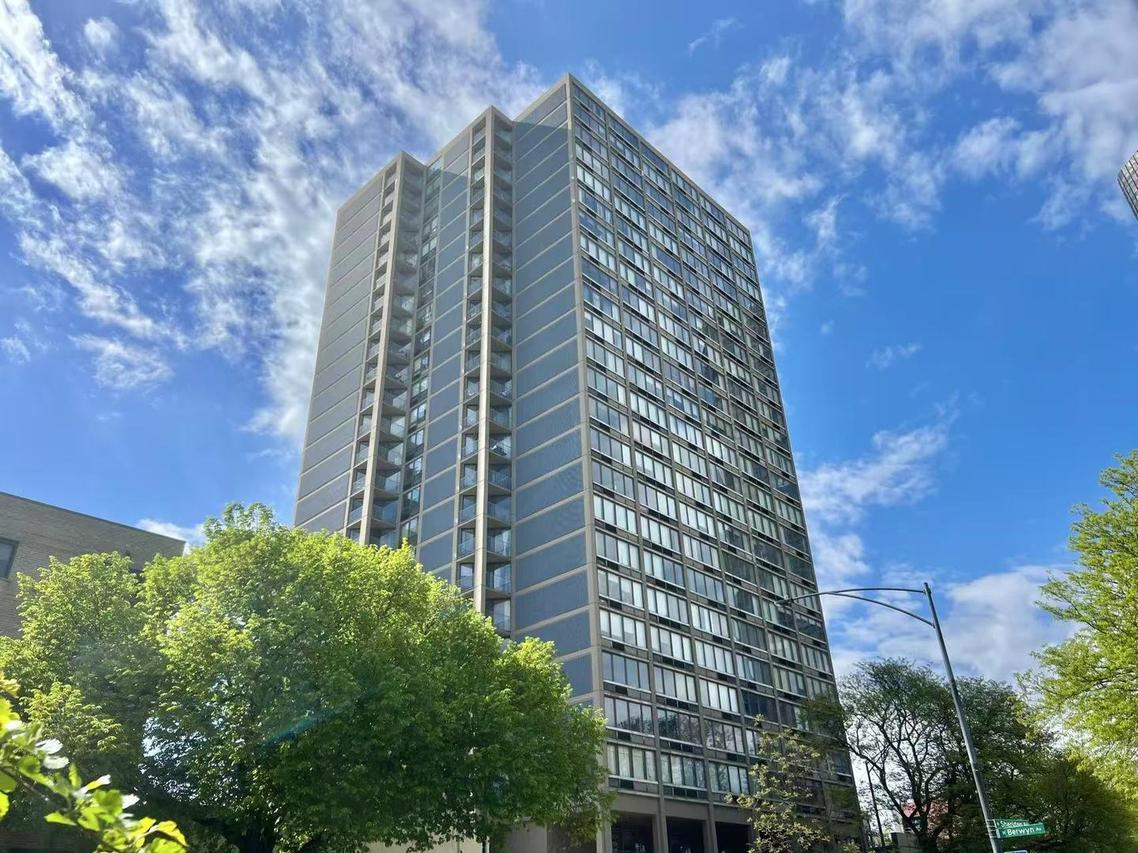 5320 N Sheridan Rd. #2203, Chicago, IL 60640