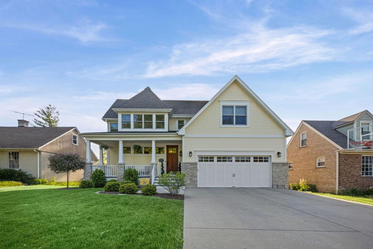 212 S Bothwell St., Palatine, IL 60067