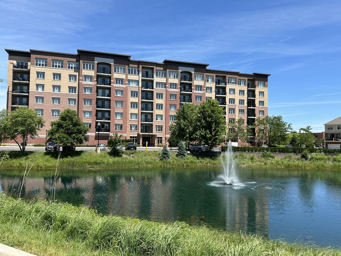 1199 E Port Clinton Rd. #607, Vernon Hills, IL 60061