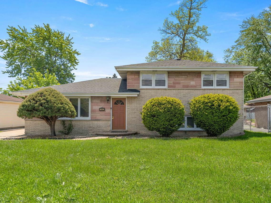 7907 W 74th St., Bridgeview, IL 60455