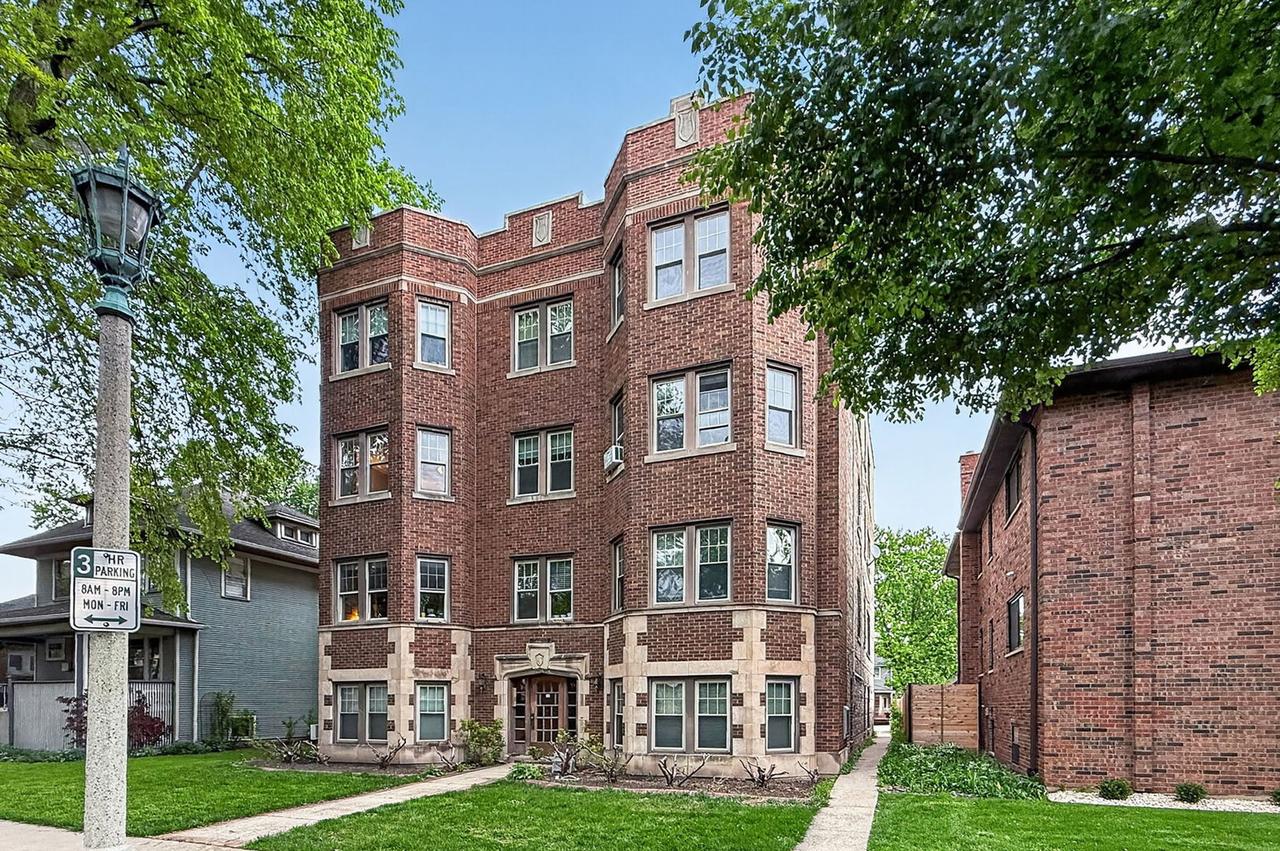 814 S Maple Ave. #2N, Oak Park, IL 60304