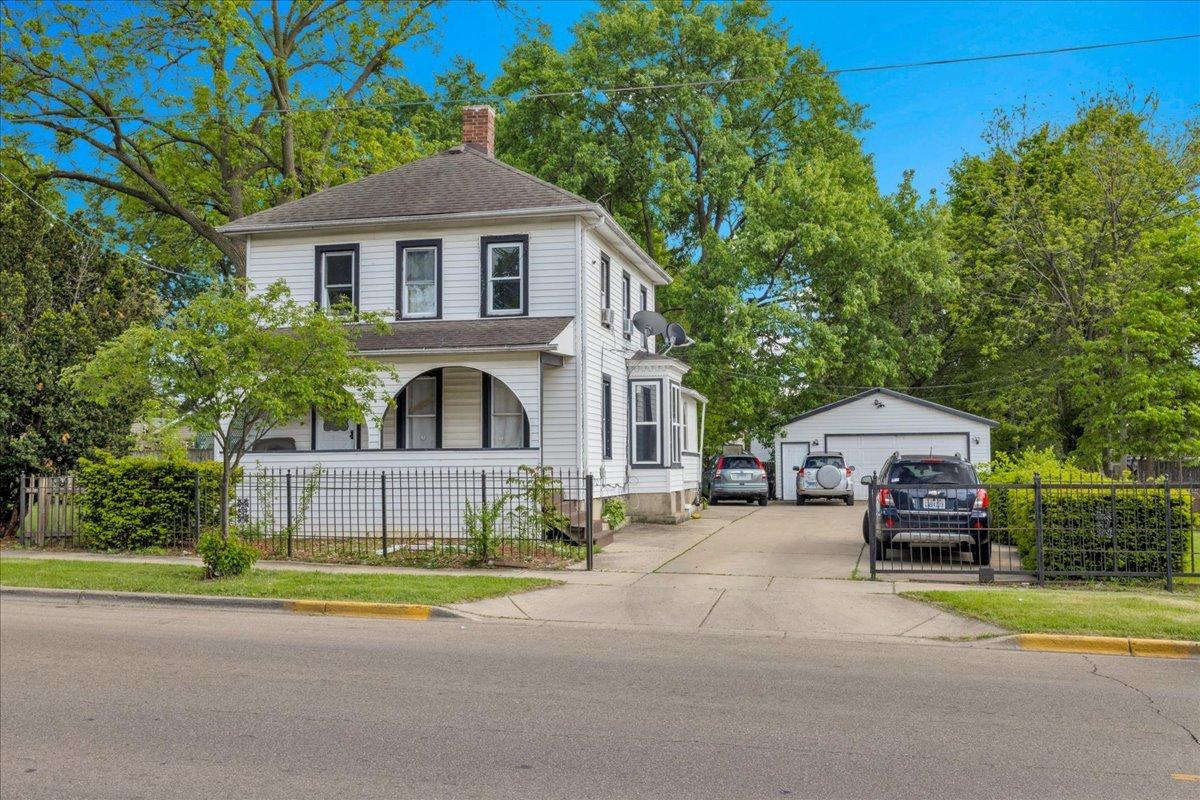 817 Front St., Aurora, IL 60505