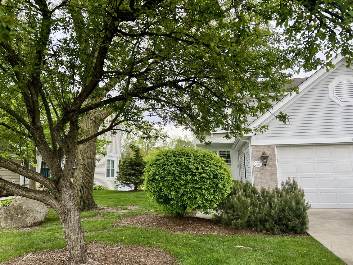 637 Kendallwood Ct., Crystal Lake, IL 60014