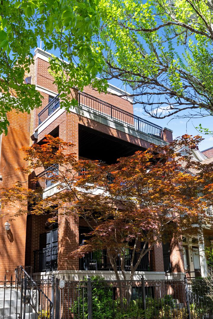3252 N Seminary Ave. #3, Chicago, IL 60657