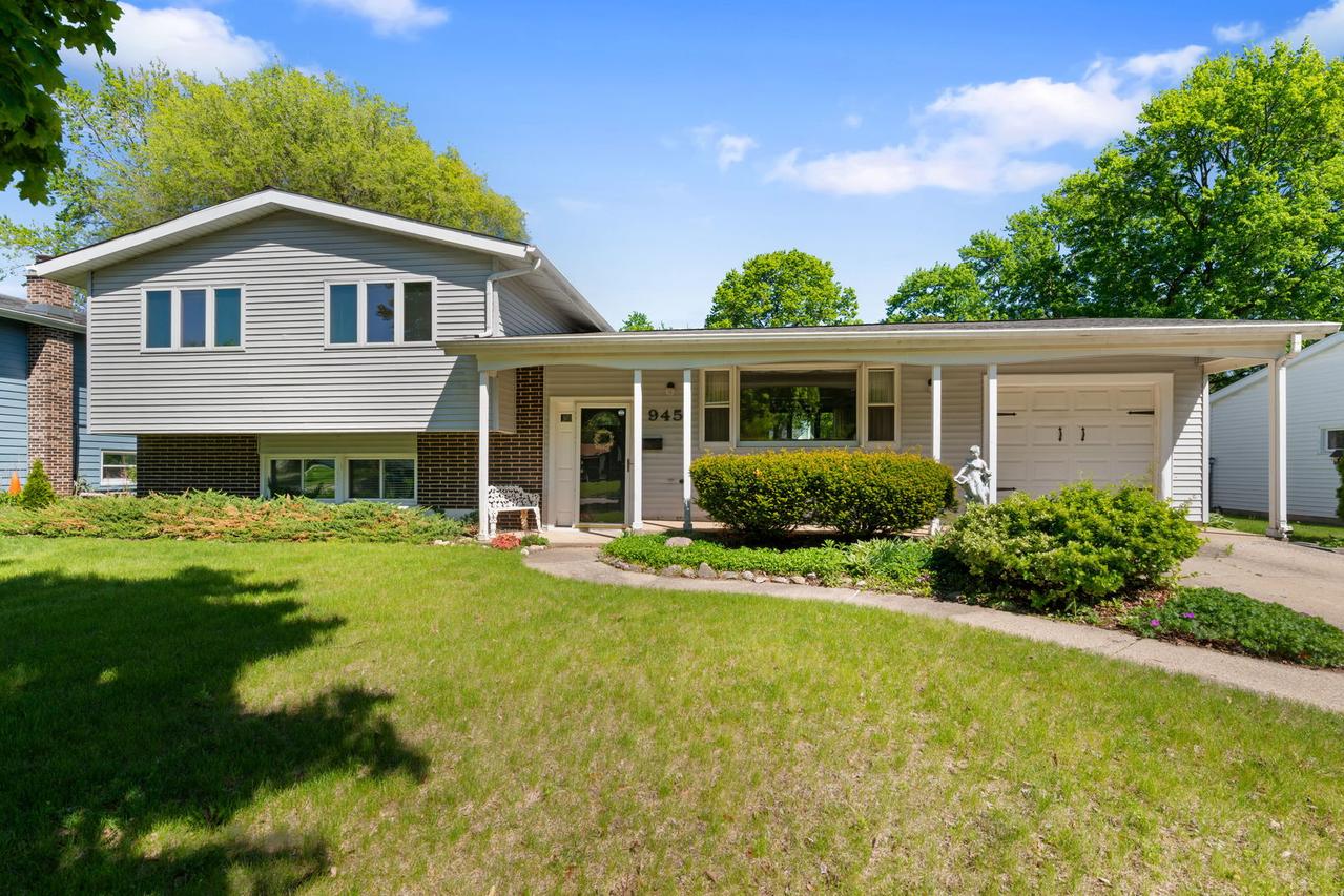 945 Nottingham Ln., Crystal Lake, IL 60014