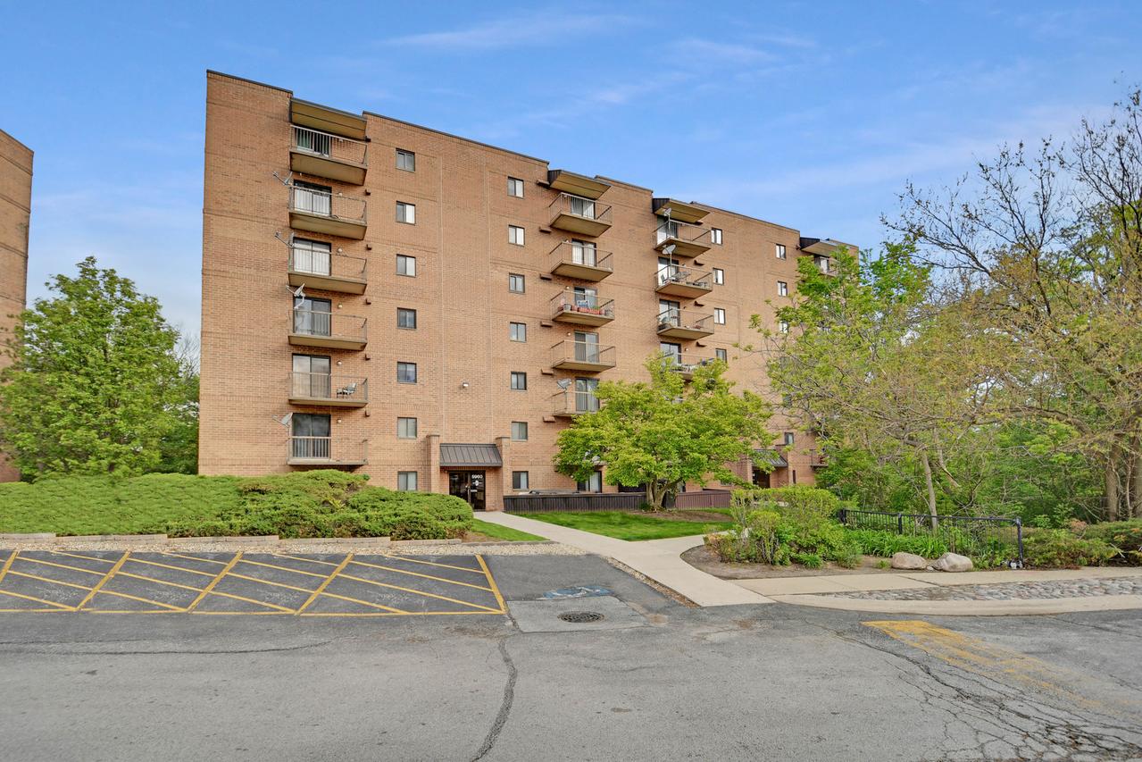 5960 Lake Bluff Dr. #302, Tinley Park, IL 60477