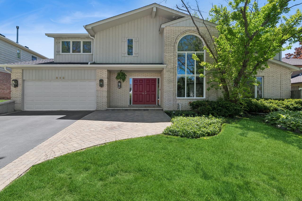 828 Woodleigh Ave., Highland Park, IL 60035