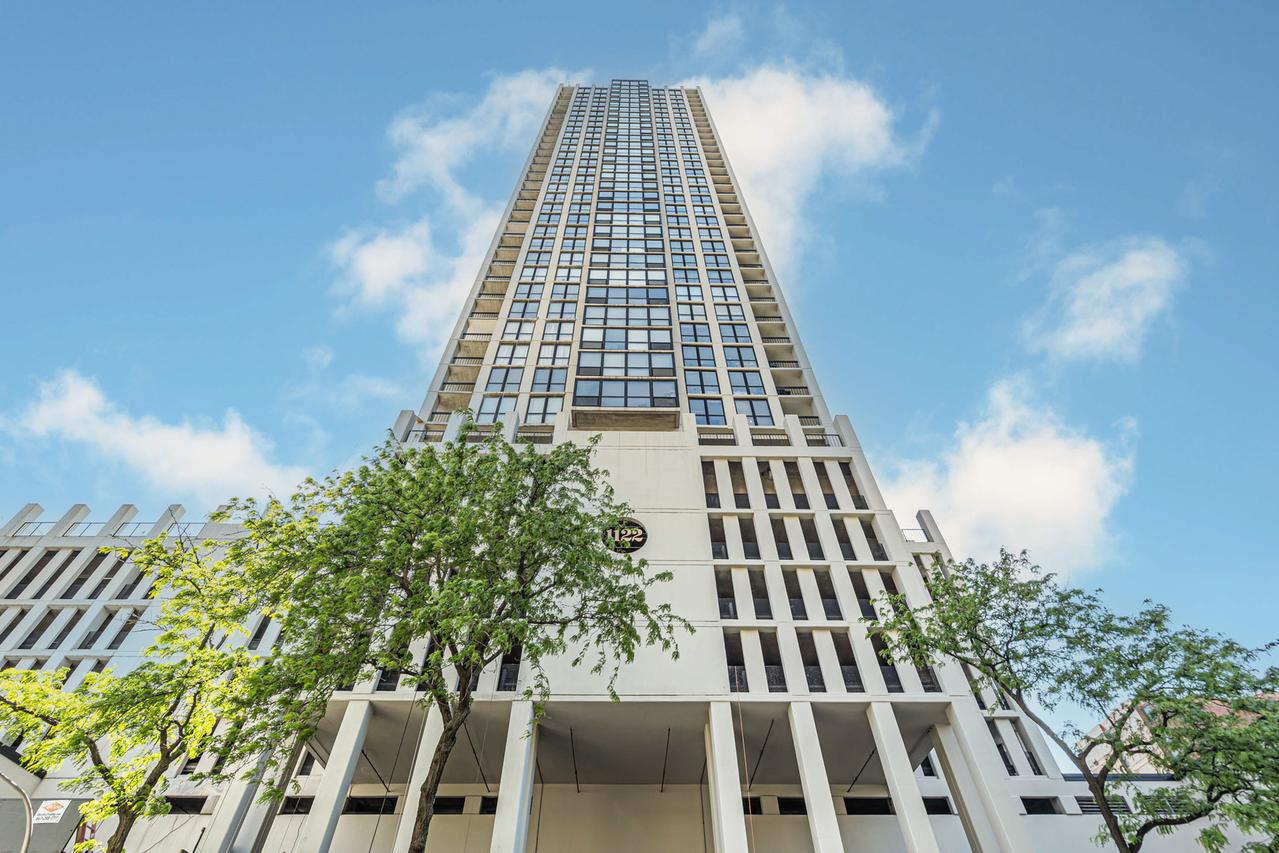 1122 N Clark St. #1710, Chicago, IL 60610