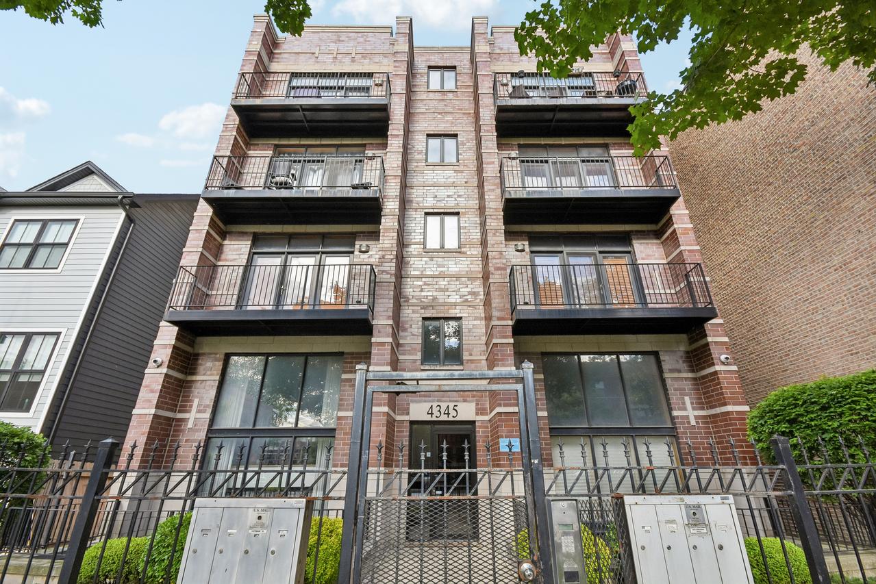 4345 S Indiana Ave. #4S, Chicago, IL 60653