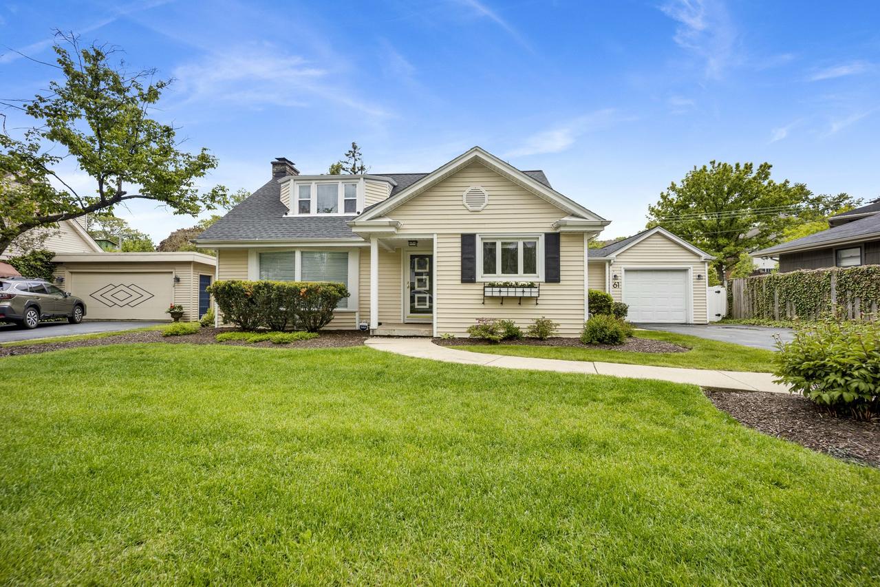 61 Harris Ave., Clarendon Hills, IL 60514