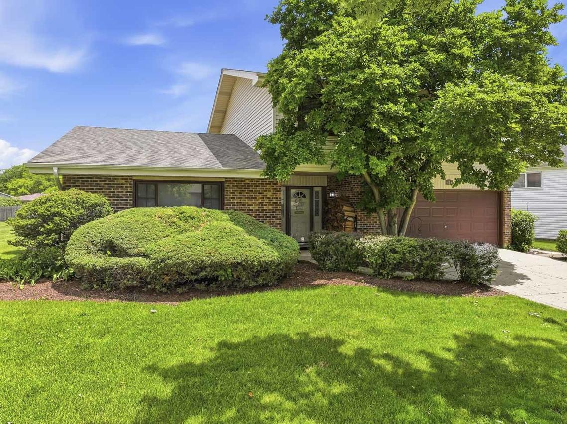 415 Cypress Ct., Schaumburg, IL 60193