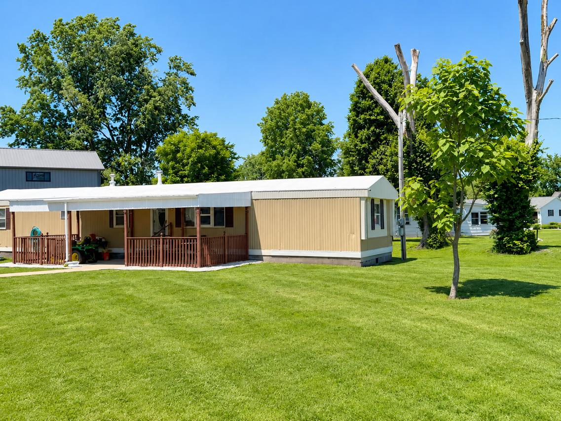 105 N Hickory St., Farina, IL 62838