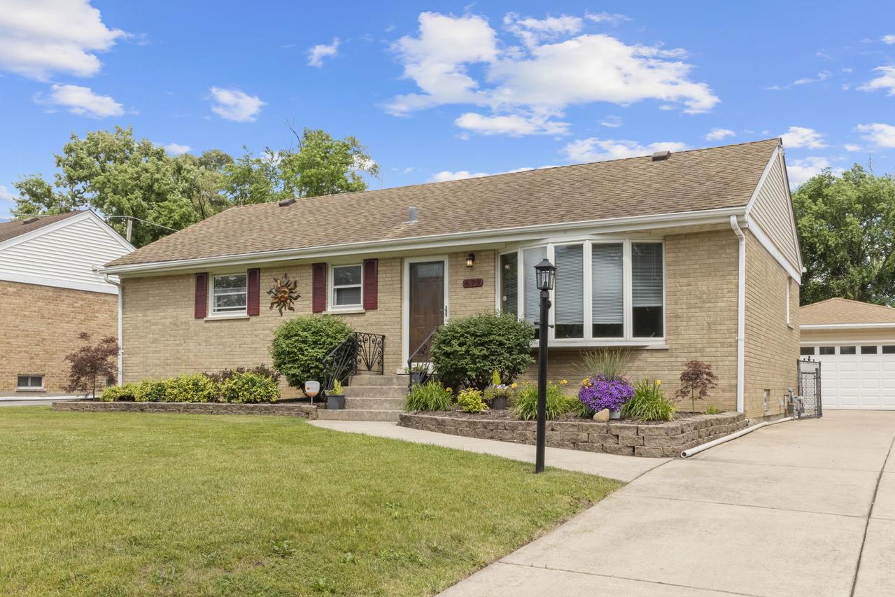 679 N West Rd., Lombard, IL 60148