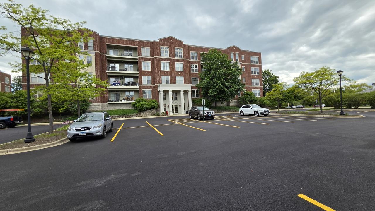 715 Astor Ln. #401, Wheeling, IL 60090