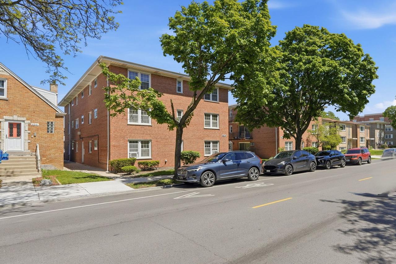 6535 N Northwest Hwy. #1F, Chicago, IL 60631