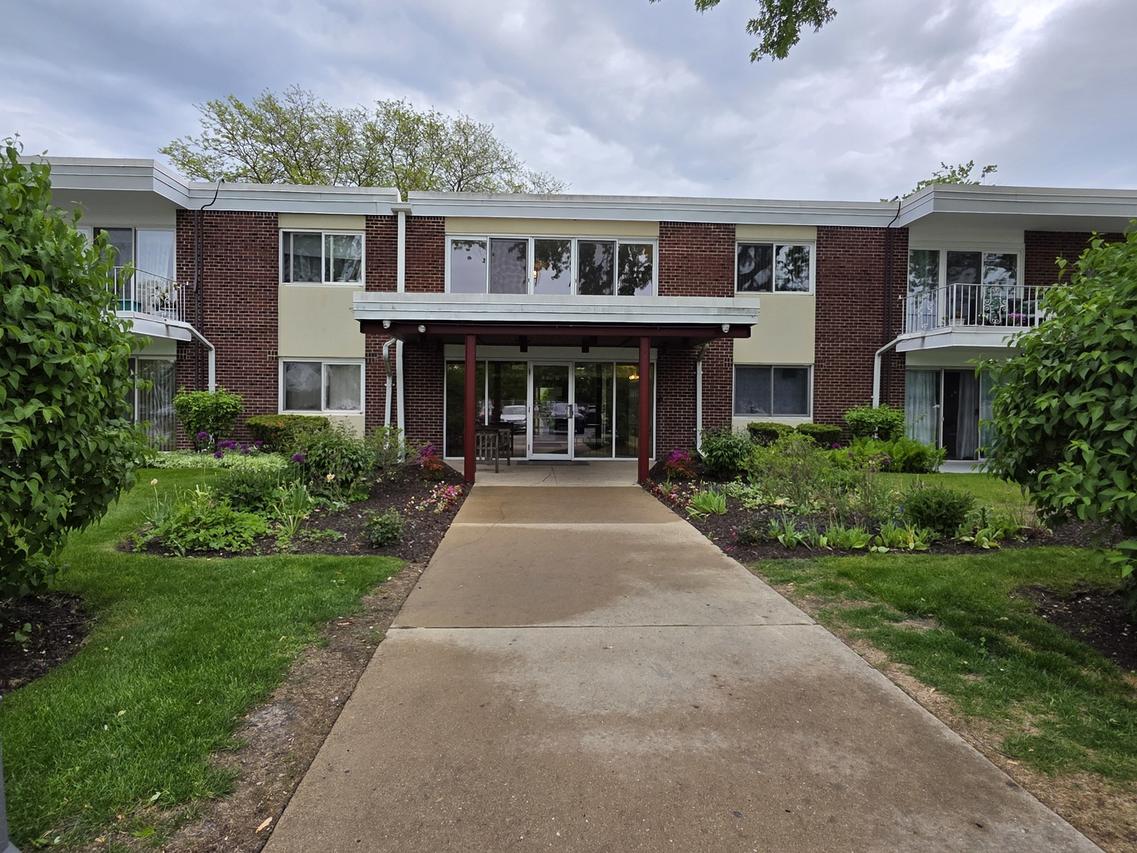127 N Wolf Rd. #41A, Wheeling, IL 60090