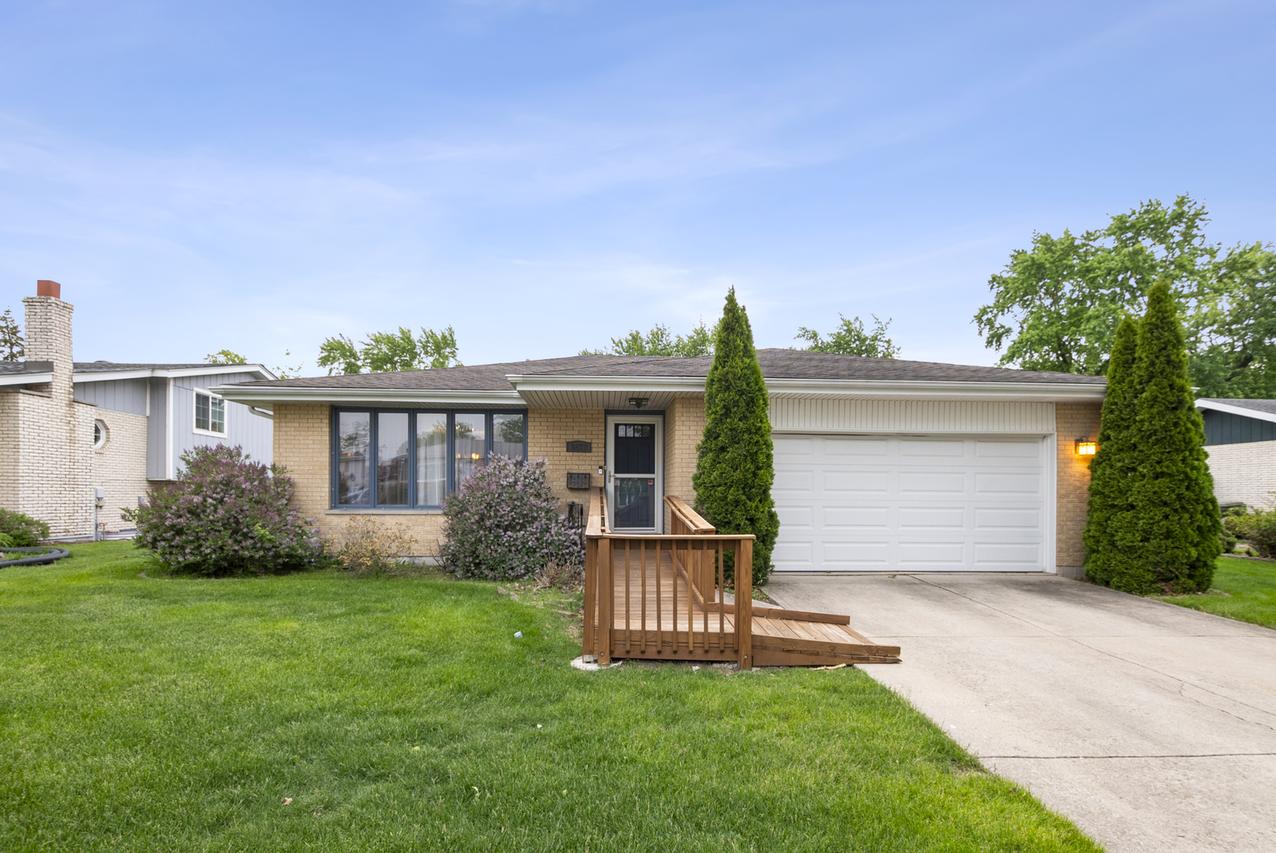 6877 177th St., Tinley Park, IL 60477