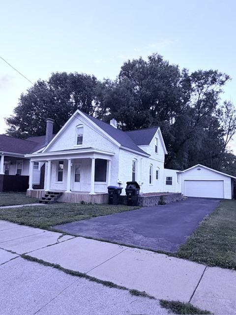 1005 W Taylor St., Bloomington, IL 61701